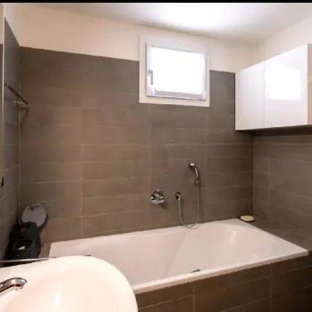 Beautiful Red, La Punt Chamues - Engadin Ponte