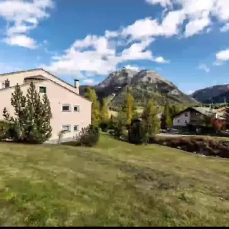 Beautiful Red, La Punt Chamues - Engadin Ponte