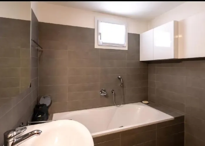 Beautiful Red, La Punt Chamues - Engadin Ponte