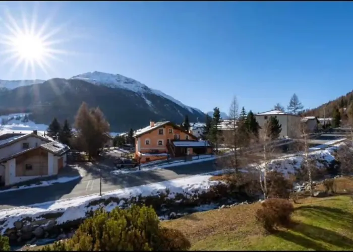 Beautiful Red, La Punt Chamues - Engadin