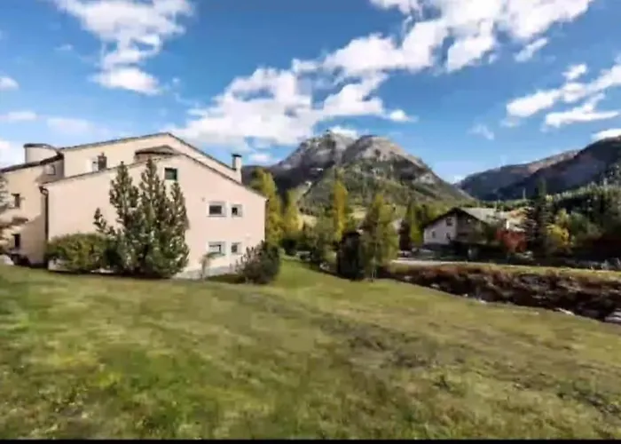 Beautiful Red, La Punt Chamues - Engadin Ponte