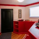 Beautiful Red, La Punt Chamues - Engadin Apartment Ponte