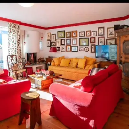 Beautiful Red, La Punt Chamues - Engadin Apartment Ponte