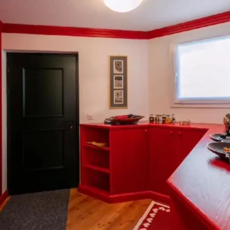 Beautiful Red, La Punt Chamues - Engadin 아파트 Ponte