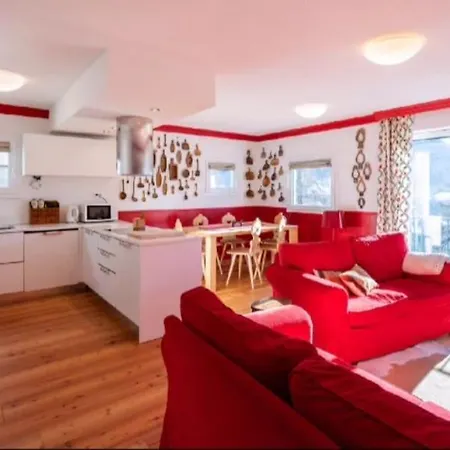 Apartment Beautiful Red, La Punt Chamues - Engadin *