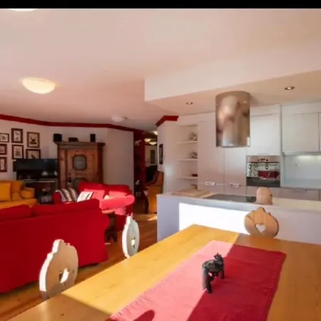 Beautiful Red, La Punt Chamues - Engadin *